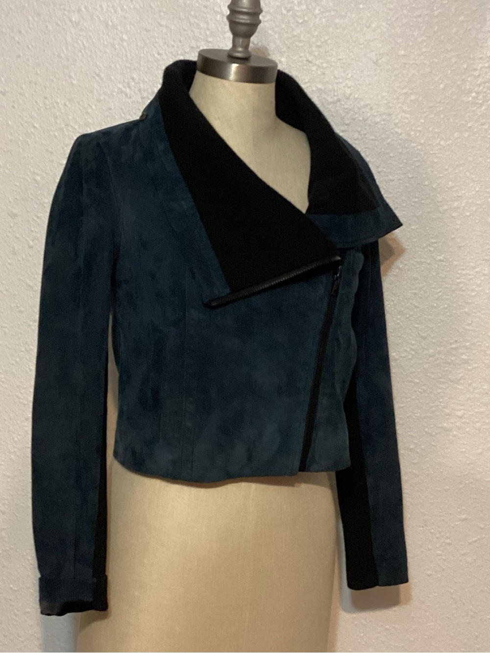 Yigal Azrouel Women’s lambskin Suede Asymmetrical Moto Jacket size 4 - Picture 4 of 7